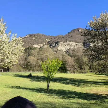 Alojamento de Acomodação e Pequeno-almoço Mas De Chalvagne *